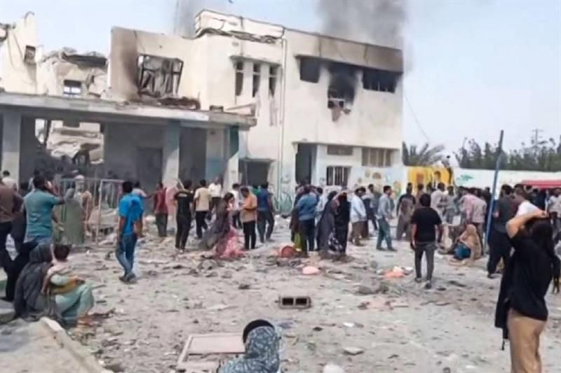 Начальная школа для девочек в Минабе, из под завалов которой уже извлечены тела 171 ученицы