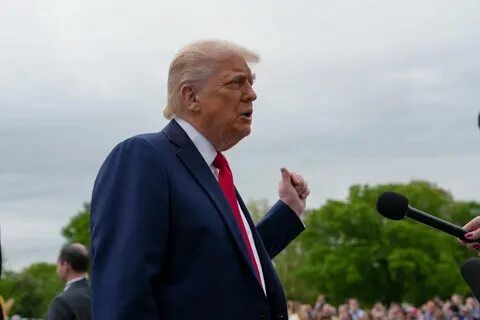 Трамп беседует с журналистами у Белого дома, 16 апреля 2026 года